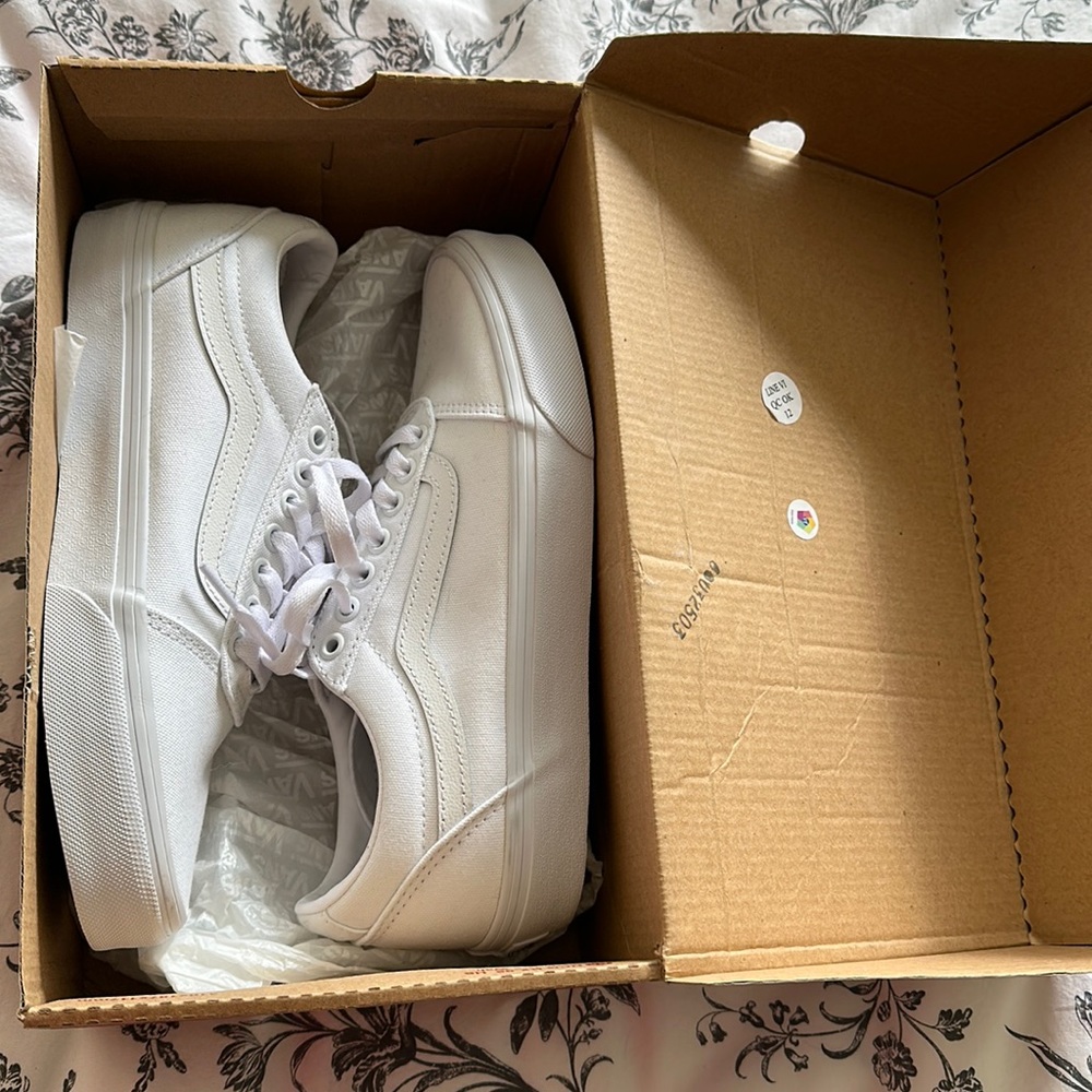 COPY - BRAND NEW White Vans (Old Skool) Size 7.5 Men’s